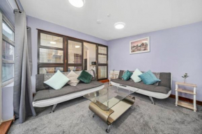 Spacious one bedroom Flat Free Parking, London